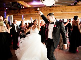 Raquel Flores (34 and a flight attendant) and Jared Davin's (32 and an investment banker) wedding had all the trappings of a chic urban celebration: a
