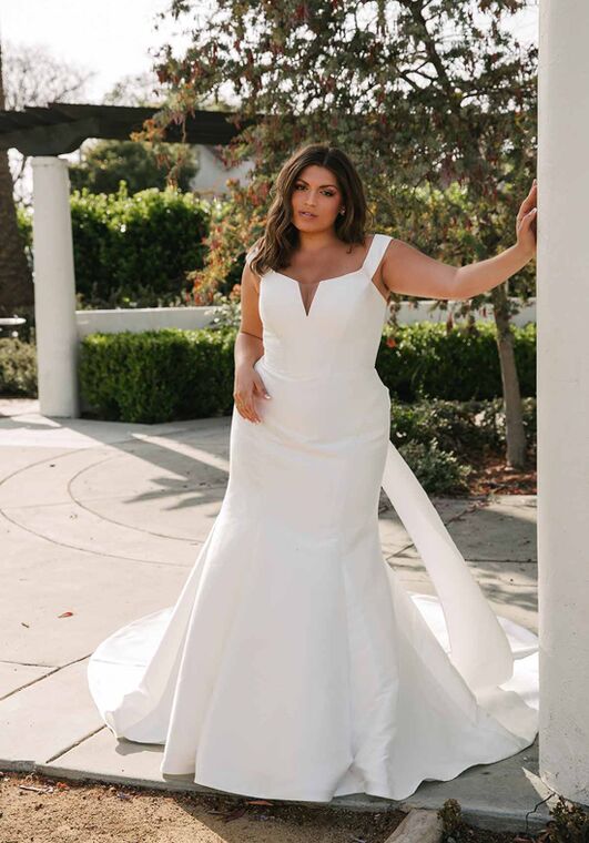 Essense of Australia D3582 plus Fit-and-Flare Wedding Dress - 4