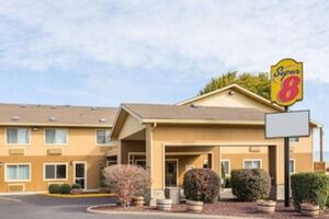 Picture of Super 8 by Wyndham LaGrande