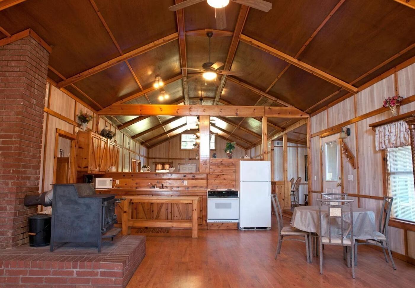 Picture of  Five Bedroom, 10 Acre Lodge