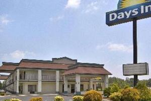 Picture of Days Inn Yanceyville