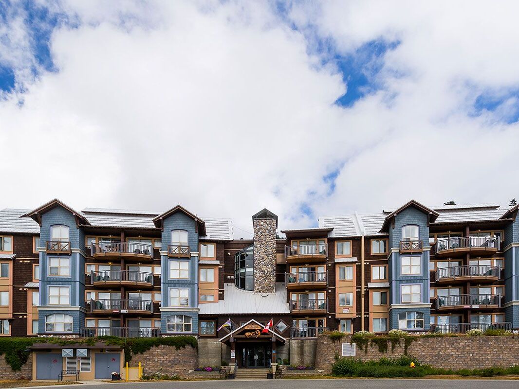Picture of Slopeside Accommodation at Bear or Deer Lodge
