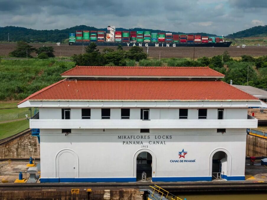 Picture of Miraflores Locks