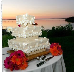 A close family friend made the Jessica and Gautier’s red velvet wedding cake. The cake was iced with pale orange buttercream and decorated with sugar flowers.