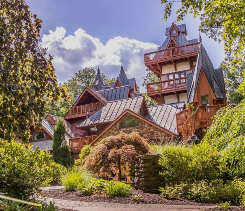 Picture of Landoll's Mohican Castle