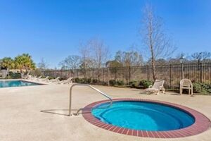 Picture of La Quinta Inn & Suites by Wyndham Hammond
