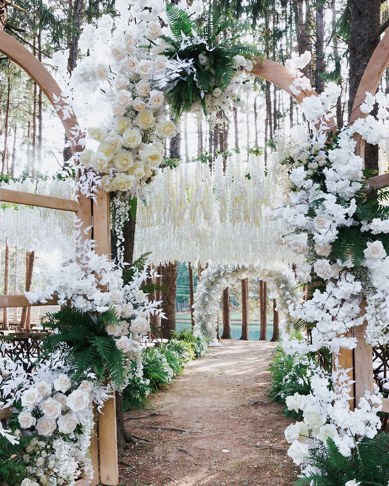 Jessica Hirsch and Brian Coogan's Twilight-inspired wedding decor