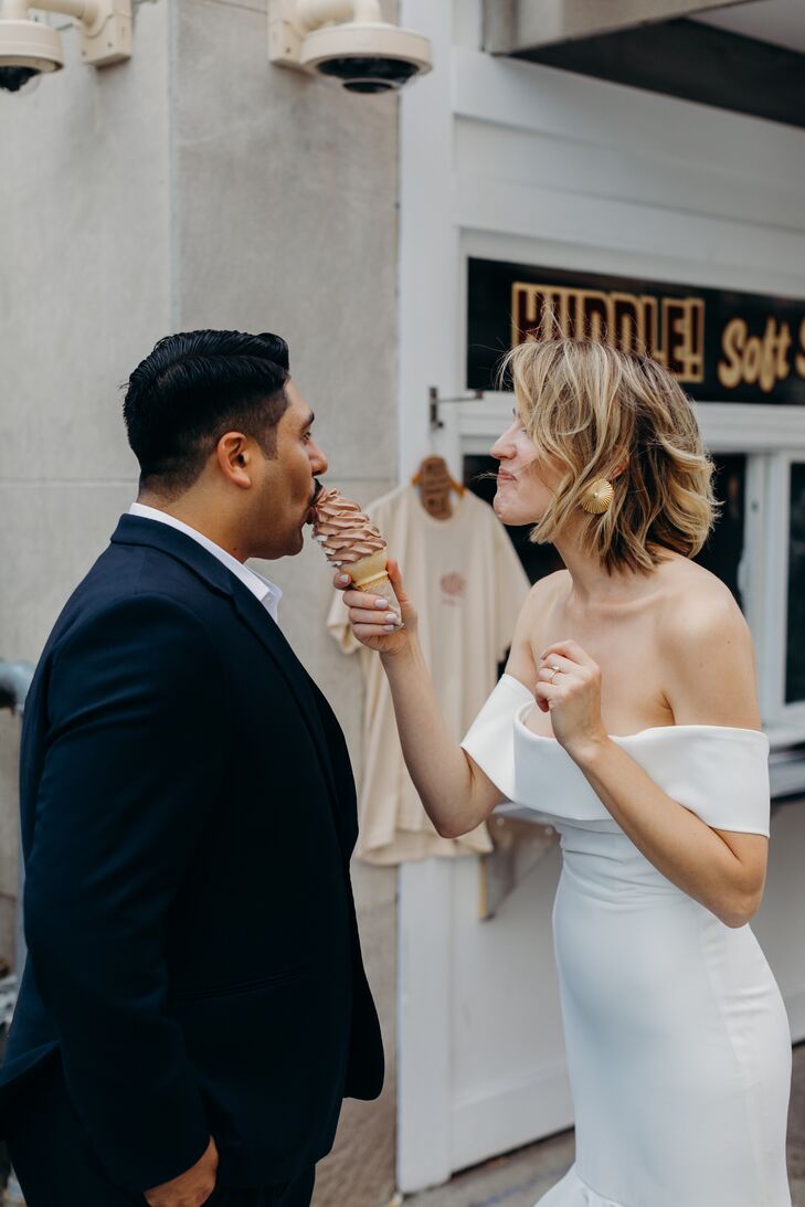 Couples Shares Ice Cream During Pre-Wedding Photoshoot