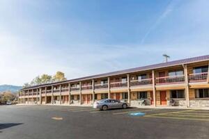 Picture of Econo Lodge Inn & Suites