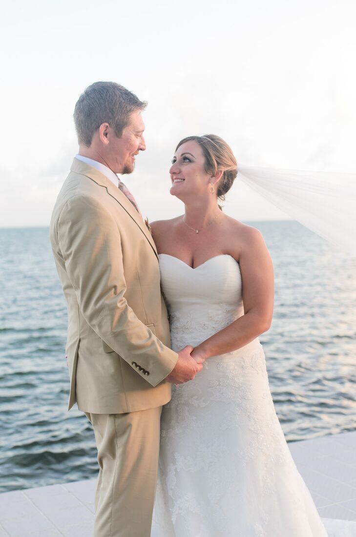 Kristen chose a strapless Casablanca dress with a sweetheart neckline and floor-length veil for her wedding.