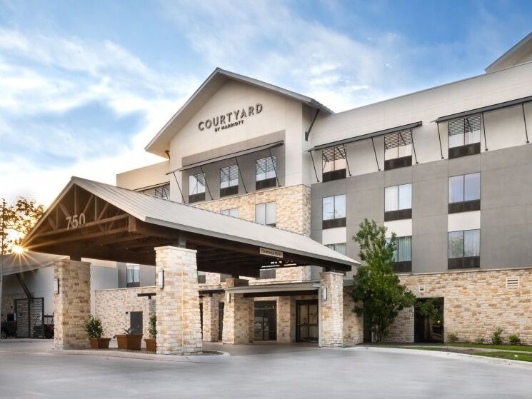Picture of Courtyard New Braunfels River Village