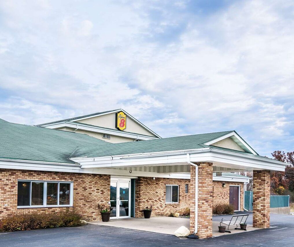 Picture of Super 8 by Wyndham Osseo WI