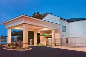 Picture of Super 8 by Wyndham Ft. Oglethorpe GA / Chatt TN Area