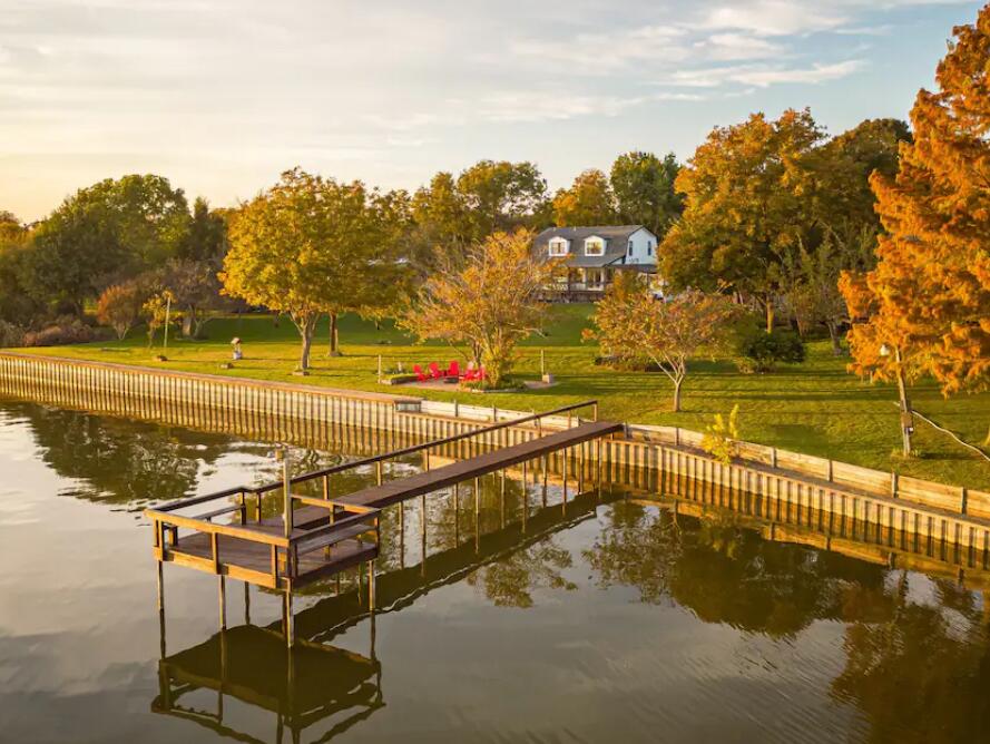 Picture of House By The Lake Airbnb