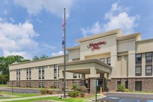 Picture of Hampton Inn Lagrange near Callaway Gardens