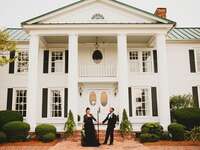 wedding couple in front of mansion