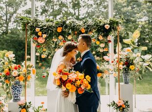 What Samantha (Sam) calls her “fiesta garden wedding” to Oswaldo (Waldo) all came down to picking the right blooms. “Our palette was bright and colorf