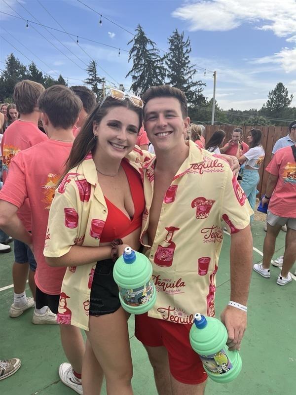 Rhian & Tukker's first date at a Margaritaville themed date dash