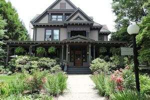 Picture of Champaign Garden Inn