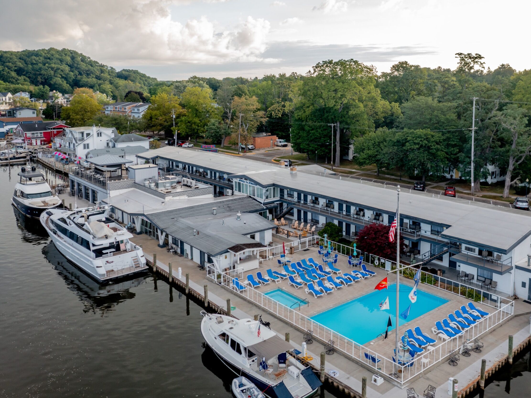 Picture of Ship & Shore Motel Boatel