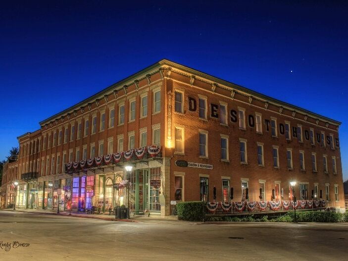 Picture of DeSoto House Hotel
