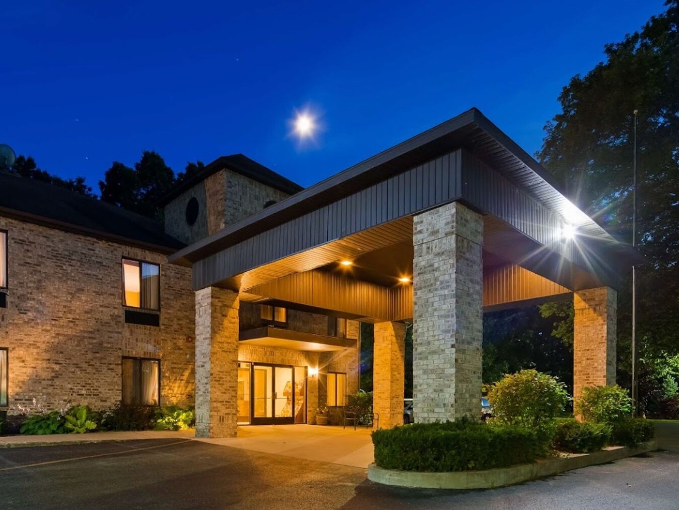 Picture of Best Western Plaza Hotel Saugatuck