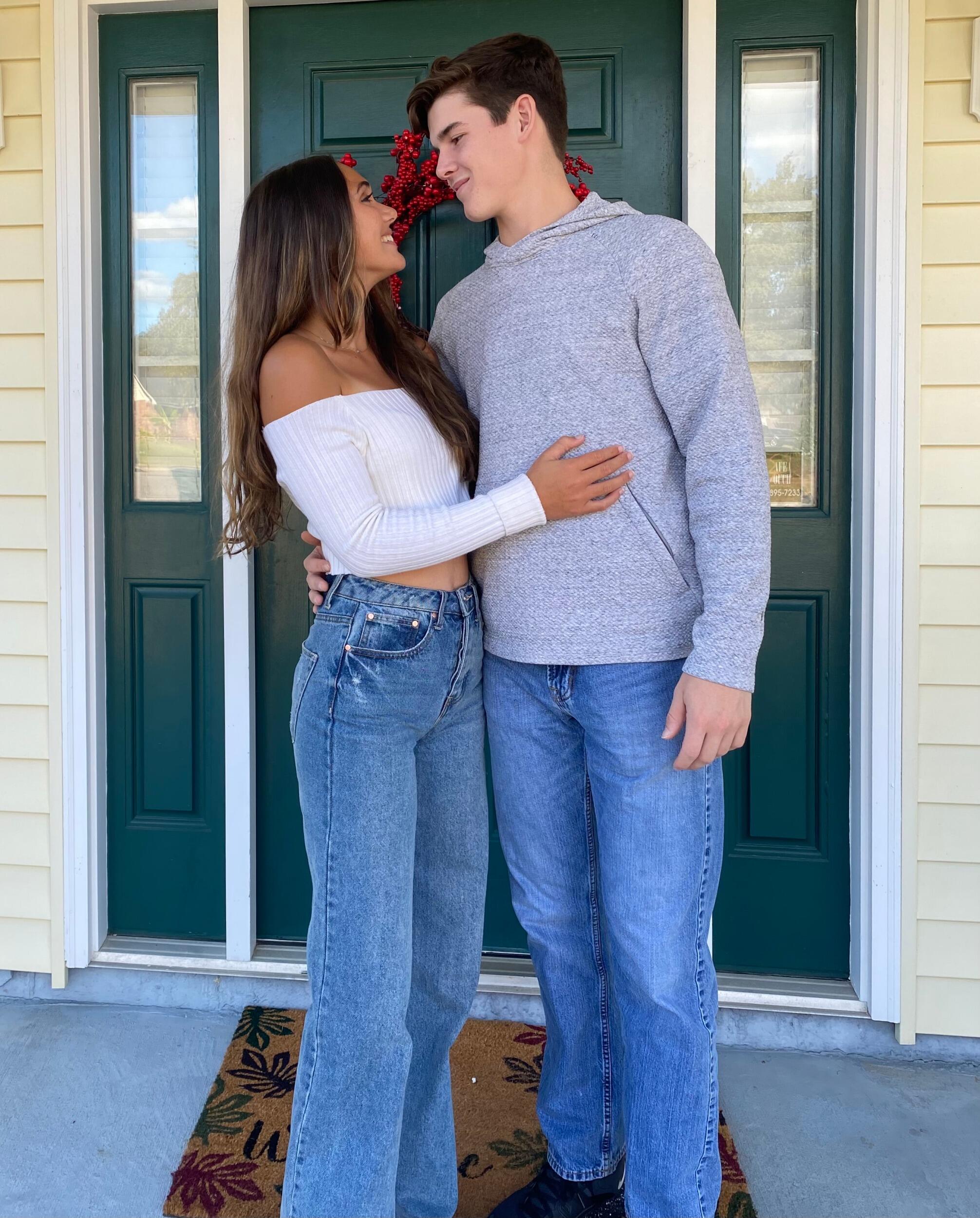 We started offically dating on November 26 2021! 