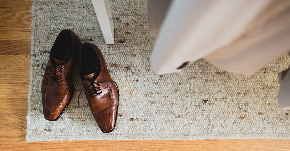 What Suit Color to Wear with Brown Shoes: Black, Blue, Gray What Suit Color to Wear with Brown Shoes: Black, Blue, Gray