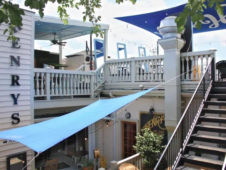 Picture of Henry's On The Market