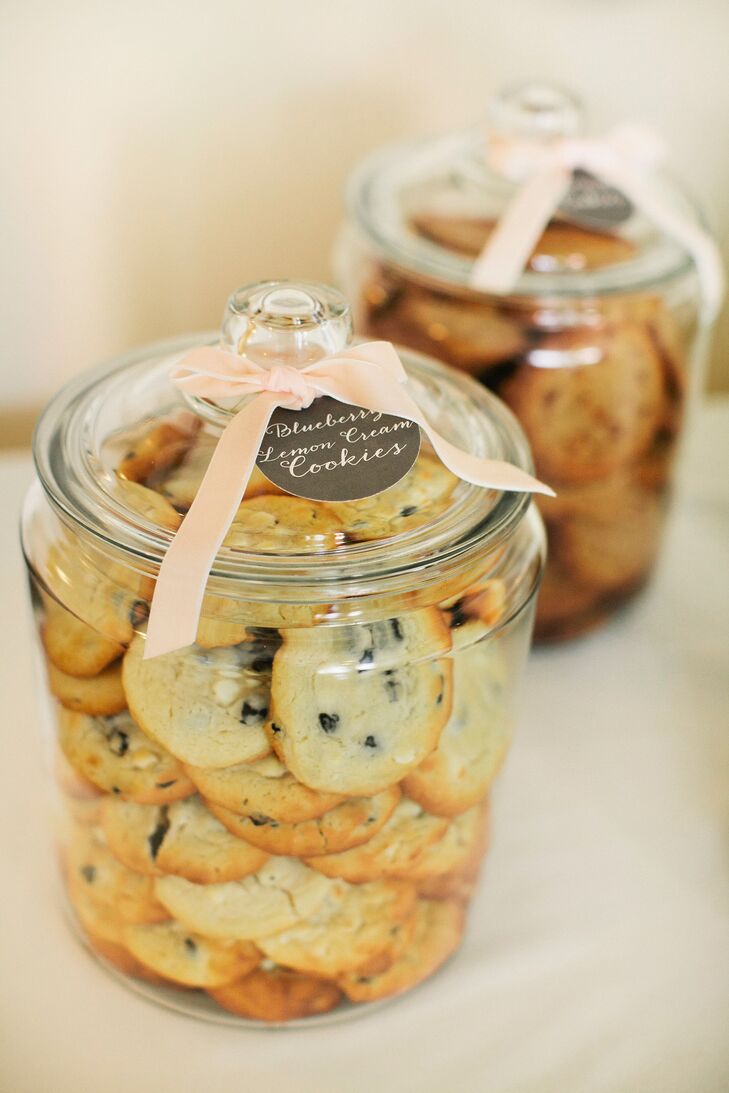 Nicole and Tom also had a cookie bar, which were homemade by Abbye McGee at the NoshRoom. The flavors were Nosh (the original gluten-free flavor), peanut brittle and blueberry lemon cream.