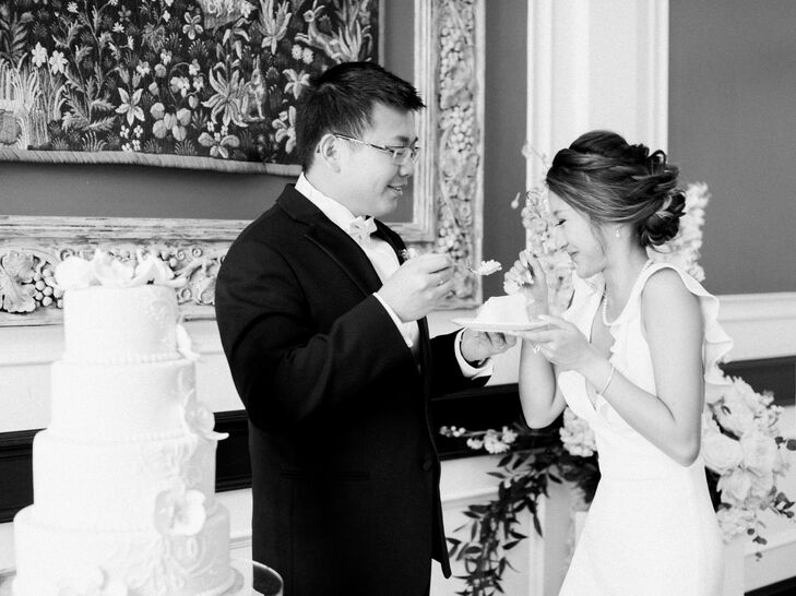 Traditional Wedding Cake Cutting
