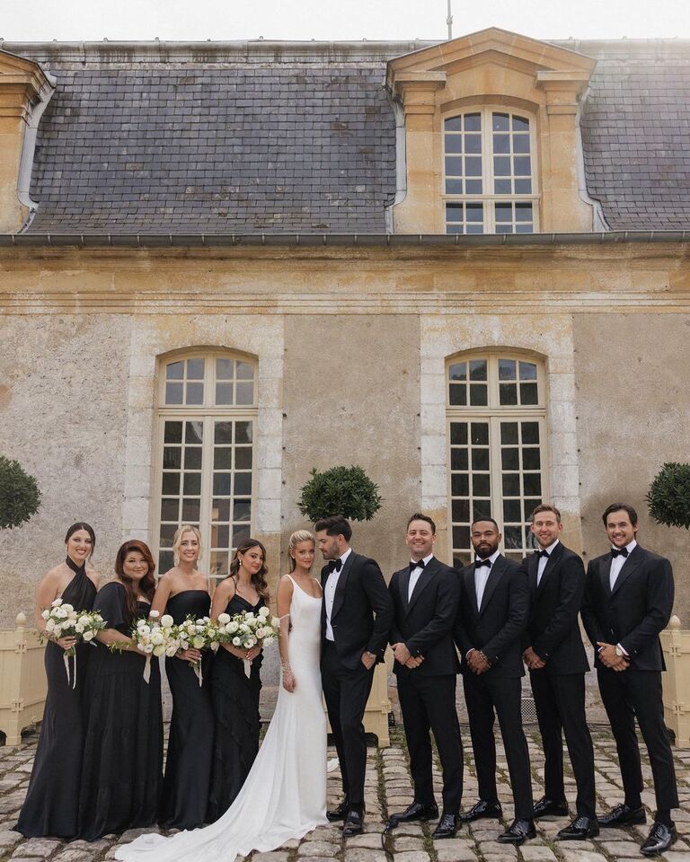 Hannah Godwin and Dylan Barbour with their wedding party