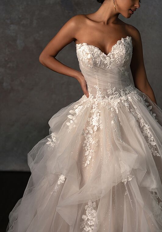 Essense of Australia D4345 Ball Gown Wedding Dress - 6