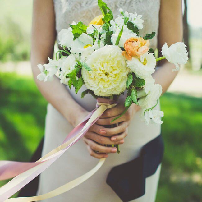 All of the bouquets were wrapped with long, soft-colored ribbons, which looked elegant blowing in the wind.