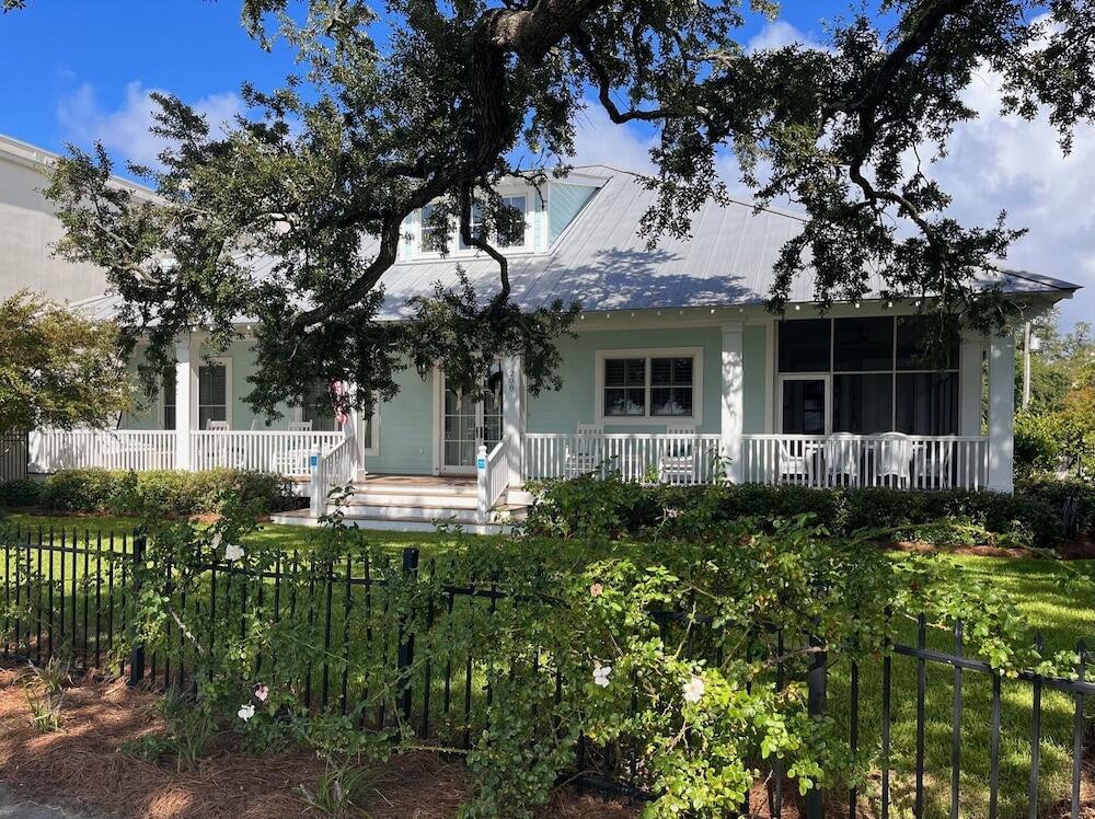 Picture of Bay Town Inn