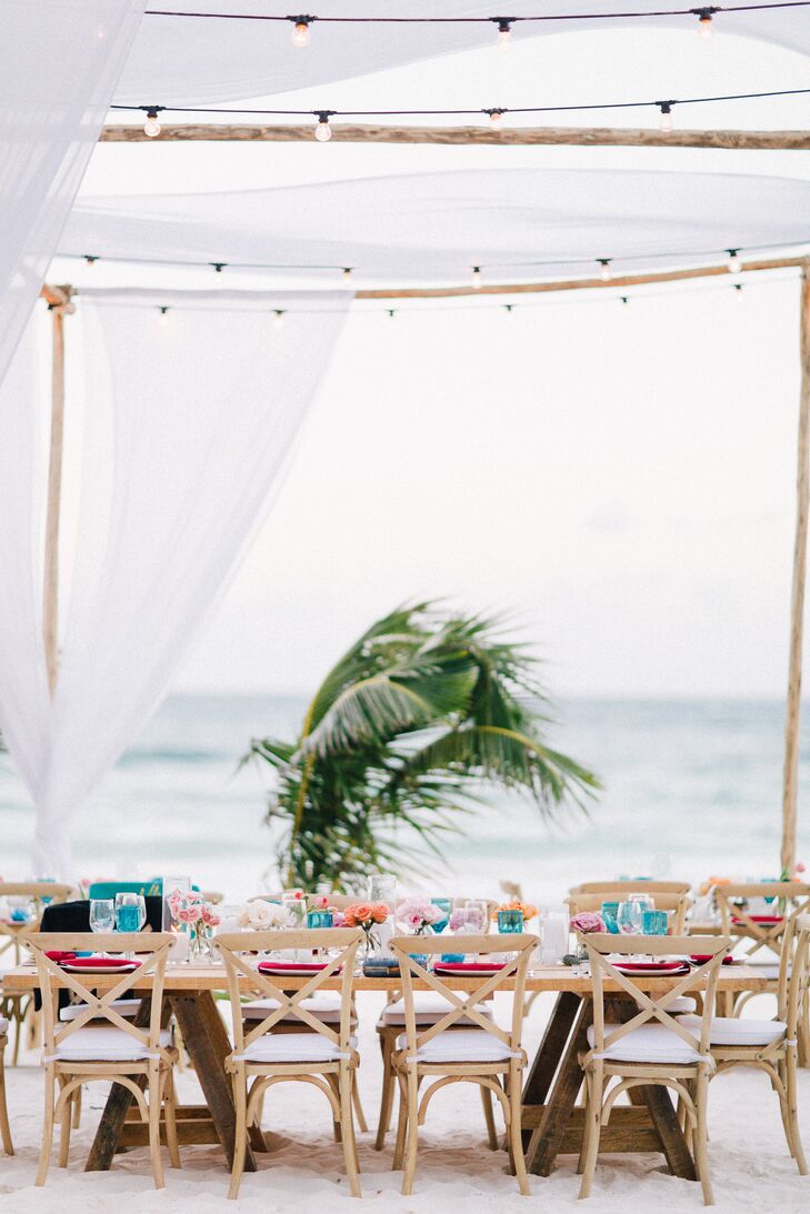 Danielle and Jason wanted their guests to taste all that the Yucatan had to offer, so they seated their guests at family-style tables to share in local dishes such as short rib mole, cochinita pibil, corn elote, rice and beans and more.