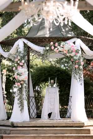 Romantic Lush Wedding-Arch Gazebo With Roses