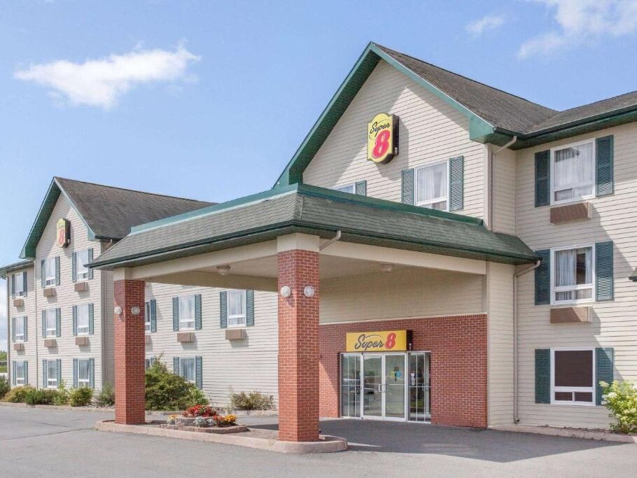 Picture of Super 8 by Wyndham High Level AB