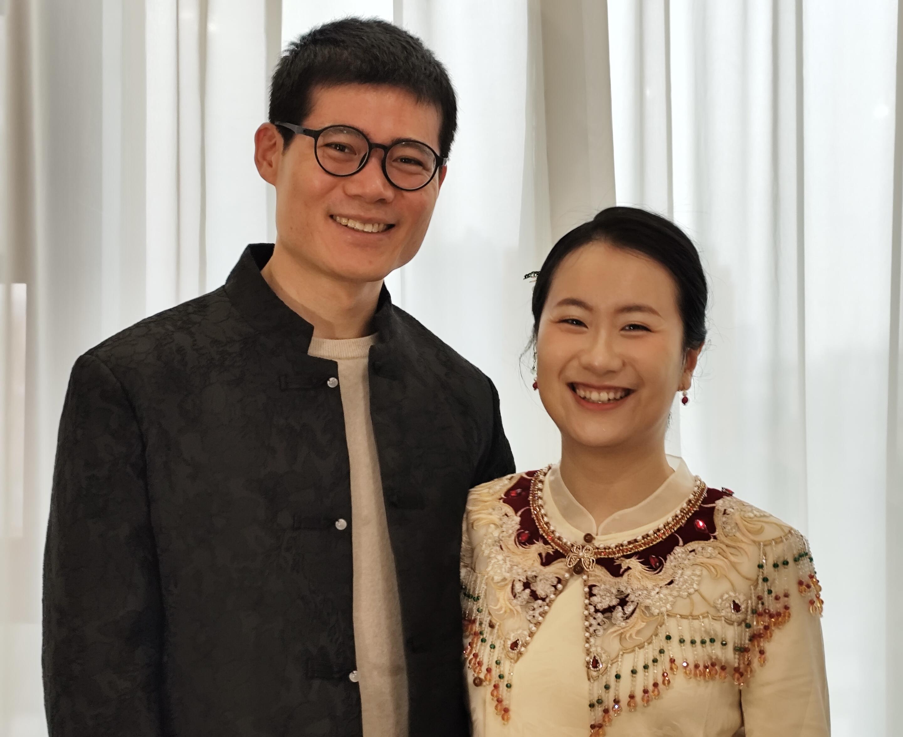 第一次与双方家人见面。
Our first time meeting each other’s families.