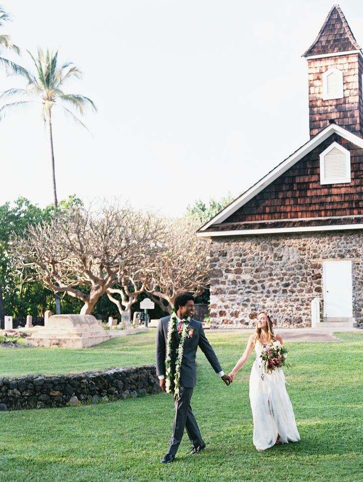 Laura and Star exchanged vows (and ceremonial wedding lei) at the Keawala’i Congregational Church in Makena, Hawaii.