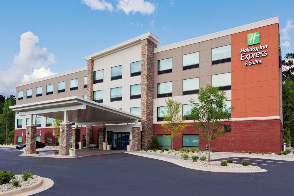 Picture of Holiday Inn Express & Suites Fayetteville by IHG