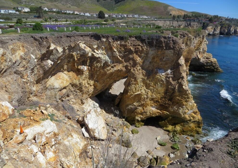 Picture of Dinosaur Caves Park In Pismo Beach