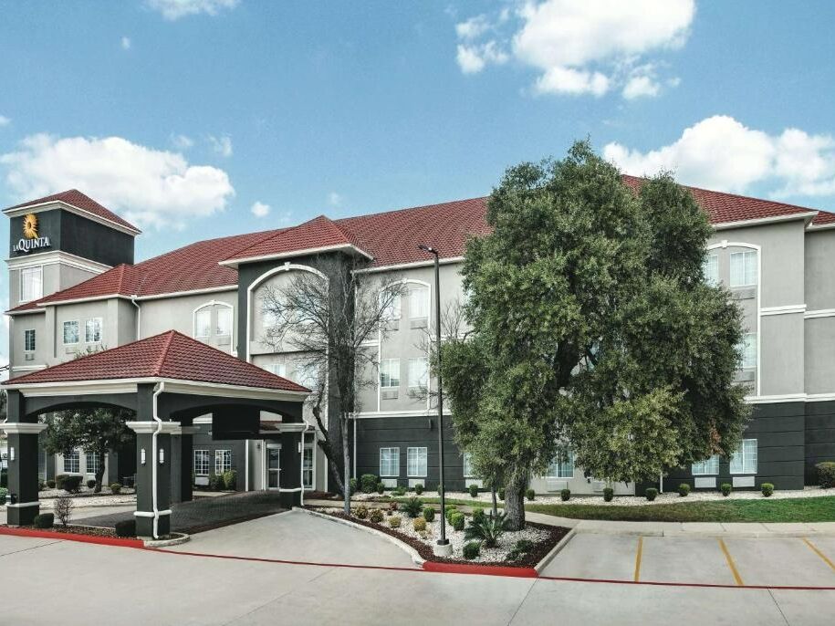 Picture of La Quinta Inn & Suites by Wyndham San Antonio The Dominion