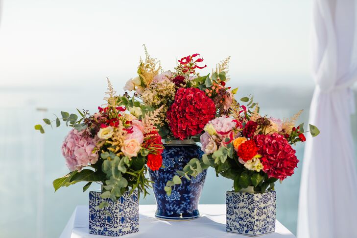 Flower Arrangement with Roses and Hydrangeas