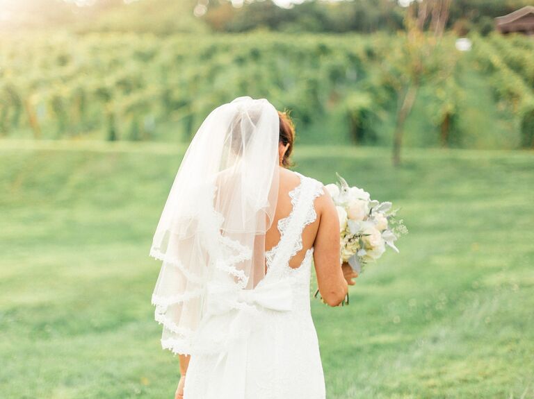 Elbow-length veil with a lace trim
