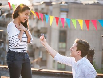 How to Plan a Birthday Proposal to Celebrate Your Love