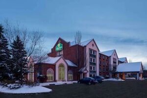 Picture of La Quinta Inn & Suites by Wyndham Cleveland Macedonia