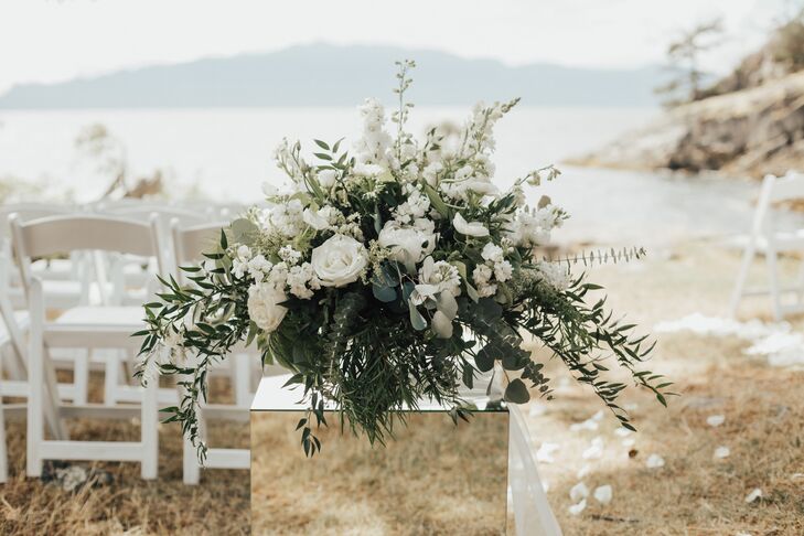 Elegant Flower Arrangement with White Roses, Baby's Breath and Greenery
