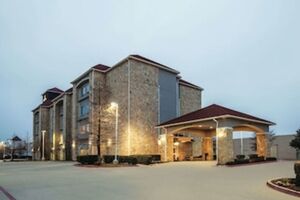 Picture of La Quinta Inn & Suites by Wyndham Mansfield TX