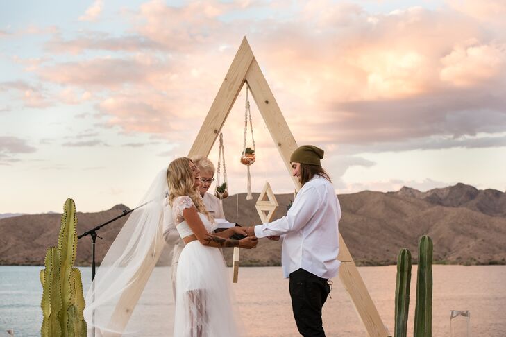 Christa Paarni (26 and the owner of furniture retailer Salvaged Soul) and Jesse Crawford (32 and a low voltage foreman) met through common friends—wit